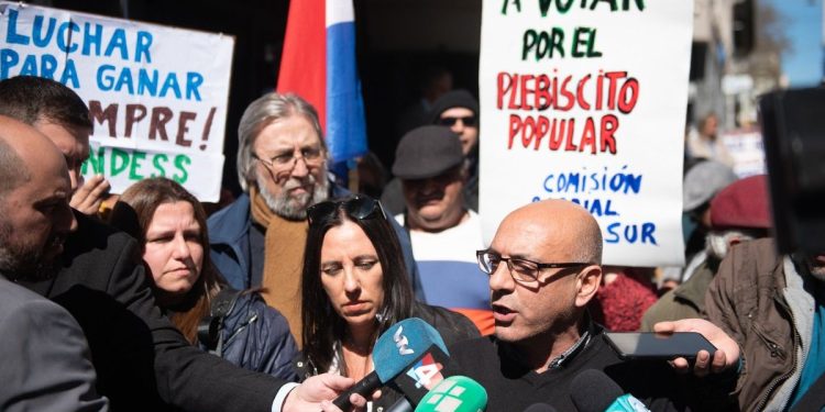 El 45% de la población se inclina a firmar por el plebiscito para derogar la reforma previsional