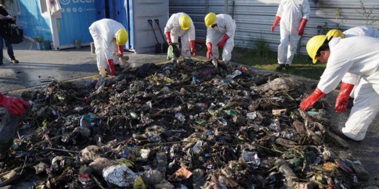 El 90% de los residuos retirados del Riachuelo son plásticos y restos de poda