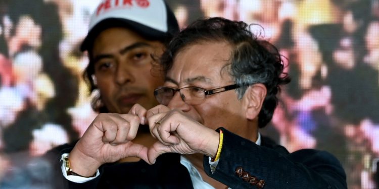 El Presidente de Colombia se sumó al repudio a Milei por sus dichos sobre el Papa