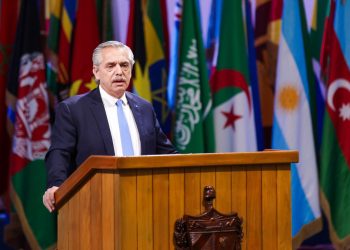 El Presidente sigue de viaje