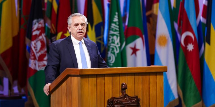 El Presidente sigue de viaje