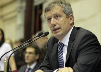 Emilió Monzó calificó a Javier Milei como “un dictador” y dijo que en un eventual balotaje estará “al centro”