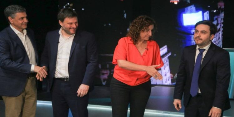Fallas en los micrófonos, intervenciones desmedidas, cruces y chicanas: así fue el debate porteño