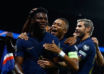 Francia ganó con solidez y avanza hacia la Eurocopa