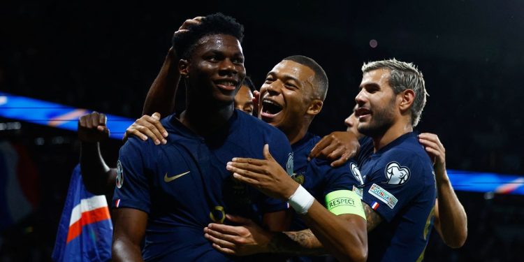 Francia ganó con solidez y avanza hacia la Eurocopa