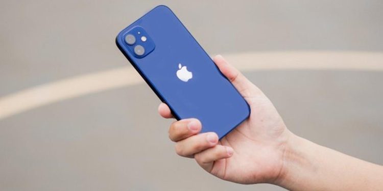 Francia retira del mercado el iPhone 12 por altos niveles de radiación y Apple asegura que los «actualizará»