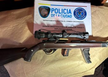 Fueron a combatir un principio de incendio y se encontraron con un arsenal en Palermo