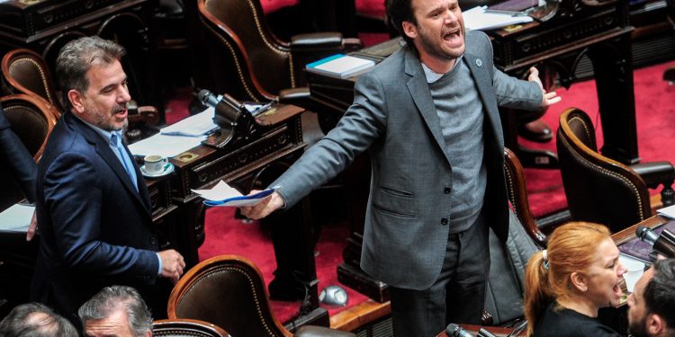 Ganancias: califican como “error histórico” y una “incoherencia” el voto en contra de JxC