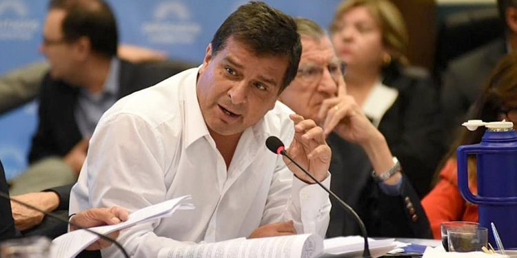 Ganancias: presentaron un proyecto para que grandes empresas paguen un mínimo de 15%