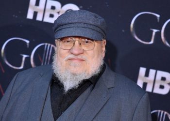 George R.R. Martin, John Grisham y otros escritores se unen en una demanda colectiva contra OpenAI