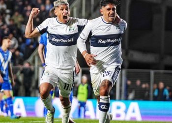 Gimnasia revivió ante un Vélez que no puede salir del fondo