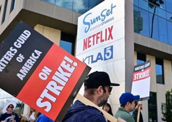 Huelga en Hollywood: productores vuelven a la mesa de negociación con los guionistas