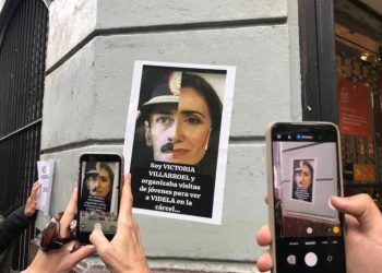 Imágenes de una tarde en la que las vallas aislaron la Legislatura de la memoria, la verdad y la justicia