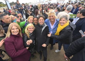 Kicillof celebró la construcción de 13 mil viviendas en territorio bonaerense