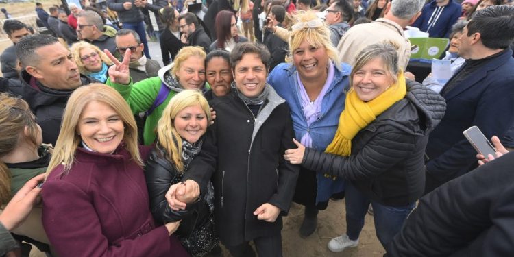 Kicillof celebró la construcción de 13 mil viviendas en territorio bonaerense