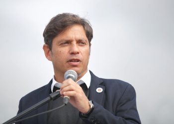 Kicillof en modo campaña: “La derecha viene con la motosierra y Unión por la Patria viene a ampliar derechos”