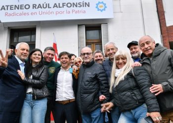 Kicillof inauguró un ateneo en homenaje a Alfonsín y se preguntó «cómo un radical puede votar a Bullrich»
