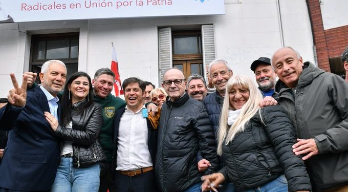 Kicillof inauguró un ateneo en homenaje a Alfonsín y se preguntó «cómo un radical puede votar a Bullrich»