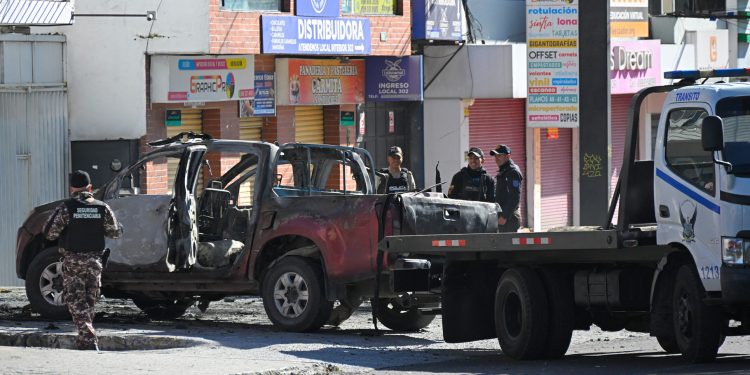 La crisis carcelaria de Ecuador llegó a Quito con el estallido de dos coches-bomba