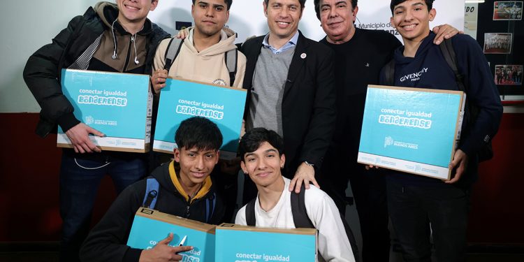 La estrategia de Kicillof para aumentar la participación del voto migrante