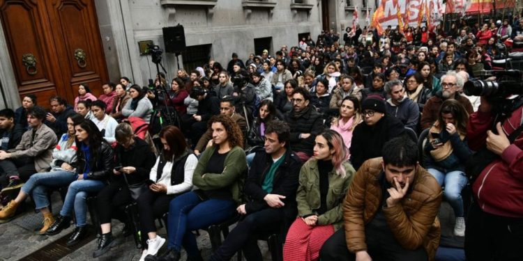 La izquierda relanzó la campaña en CABA con un acto por el derecho a la vivienda