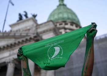 La marea verde fortalece el debate por el aborto en países donde aún se criminaliza