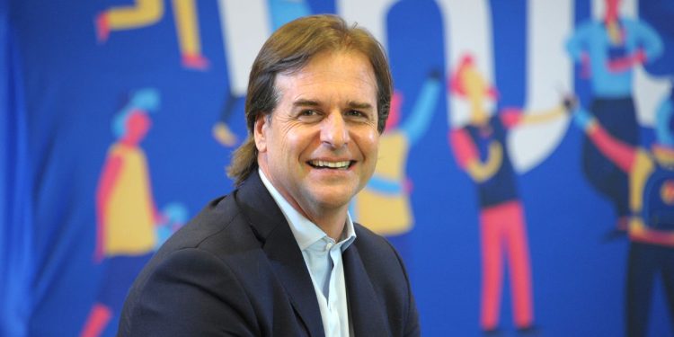 Lacalle Pou alcanzó la aprobación del 50% de los uruguayos