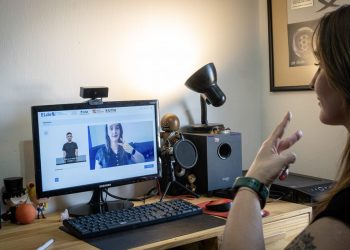 Lanzan la primera plataforma de enseñanza de lengua de señas que funciona con Inteligencia Artificial