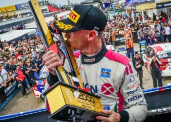 Leonel Pernía acelera a fondo y se aleja en el TC2000