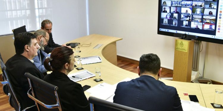 Llevarán a $158 mil el salario mínimo a fin de año