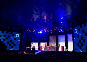 Los candidatos llegan a Santiago del Estero y se preparan para debatir el domingo