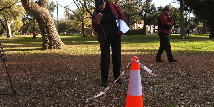 Los minutos fatales y la salida de un posible sospechoso en la mira de los investigadores