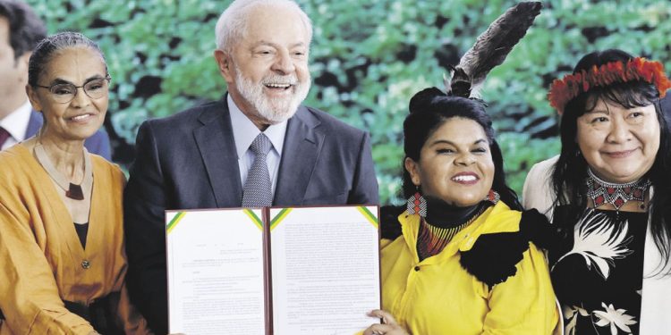 Lula anunció la demarcación de dos nuevas reservas indígenas