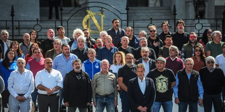 Marcha de gremios en respaldo a Massa: «Terminamos con la injusticia del impuesto por trabajar»