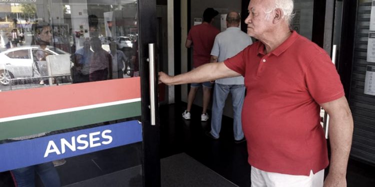 Más de 300 oficinas de Anses atienden consultas y validan créditos a trabajadores