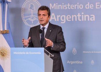 Massa anunció la devolución del 21% del IVA para jubilados, monotributistas y jubilados