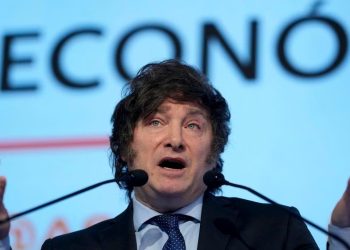 Milei pateó la pelota: “Si logramos dolarizar, en 35 años la Argentina es potencia mundial”