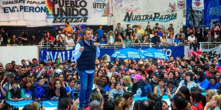 Movimientos sociales recorrerán barrios populares para difundir las medidas de Massa