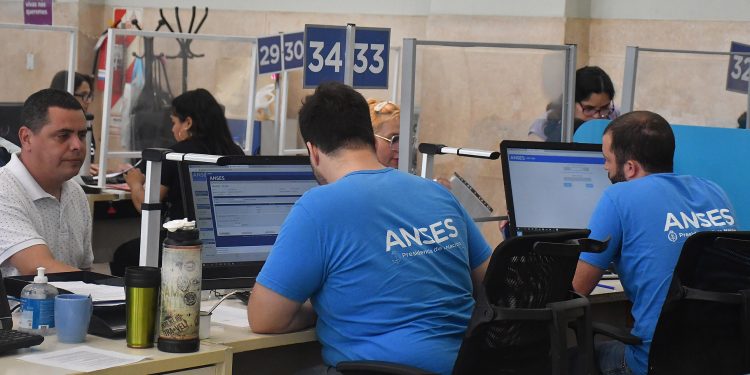 Pagarán un bono de $ 20.000 a quienes reciben prestaciones por desempleo