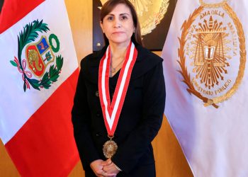 Perú: la polémica fiscal general Benvides logró frenar investigaciones sobre su gestión