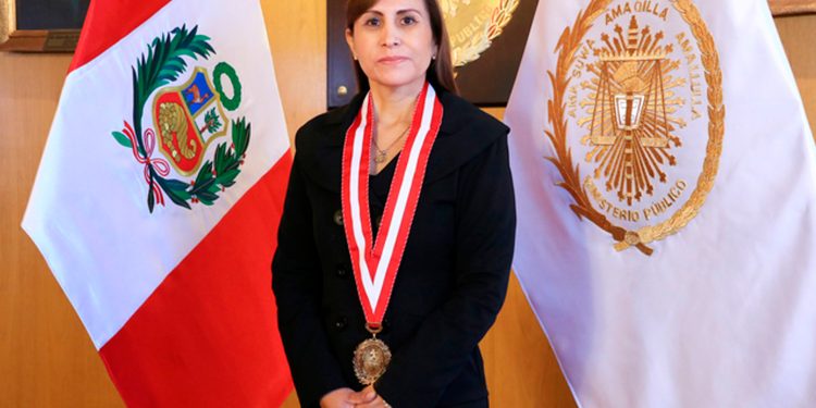 Perú: la polémica fiscal general Benvides logró frenar investigaciones sobre su gestión
