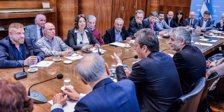 Sergio Massa convocó a científicos premiados: “No permitamos que desfinancien a nuestros investigadores”