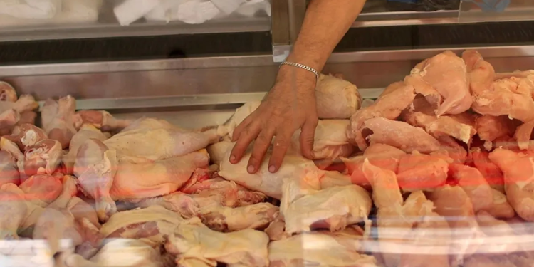 Sigue la polémica por el abastecimiento de pollo entre importadores y productores