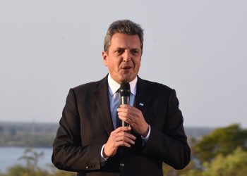 Tras los anuncios de medidas, Massa llegó a La Rioja para continuar con su gira federal