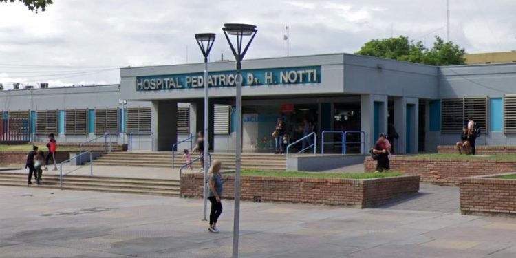 Un nene de 2 años fue baleado en la cabeza con un rifle de aire comprimido y está grave