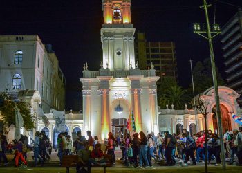 Una marcha de antorchas reclamó el pago del bono para trabajadores en Jujuy