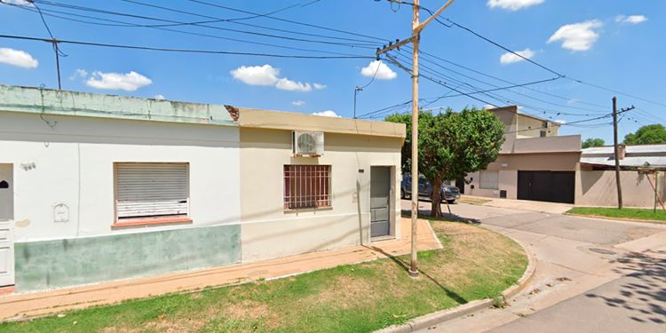 Una mujer murió y su hijo sufrió quemaduras graves en incendio provocado por el marido