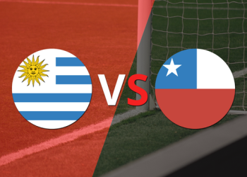 Uruguay y Chile se miden por primera vez en el campeonato