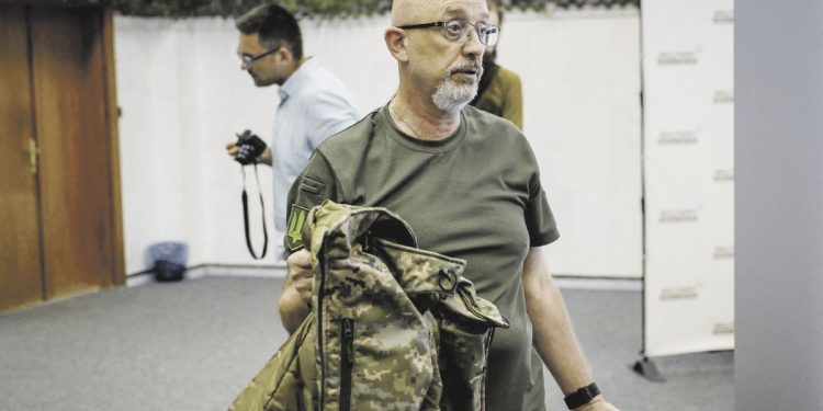 Zelenski relevó al ministro de Defensa en plena contraofensiva por un escándalo de corrupción