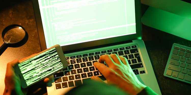 Advierten sobre estafas con un falso correo de la policía por delitos sexuales